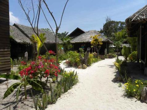 Blue Tribes Garden Beach Resort Koh Lipe Esterno foto
