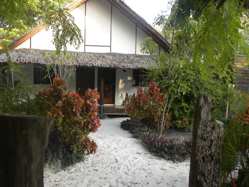 Blue Tribes Garden Beach Resort Koh Lipe Esterno foto