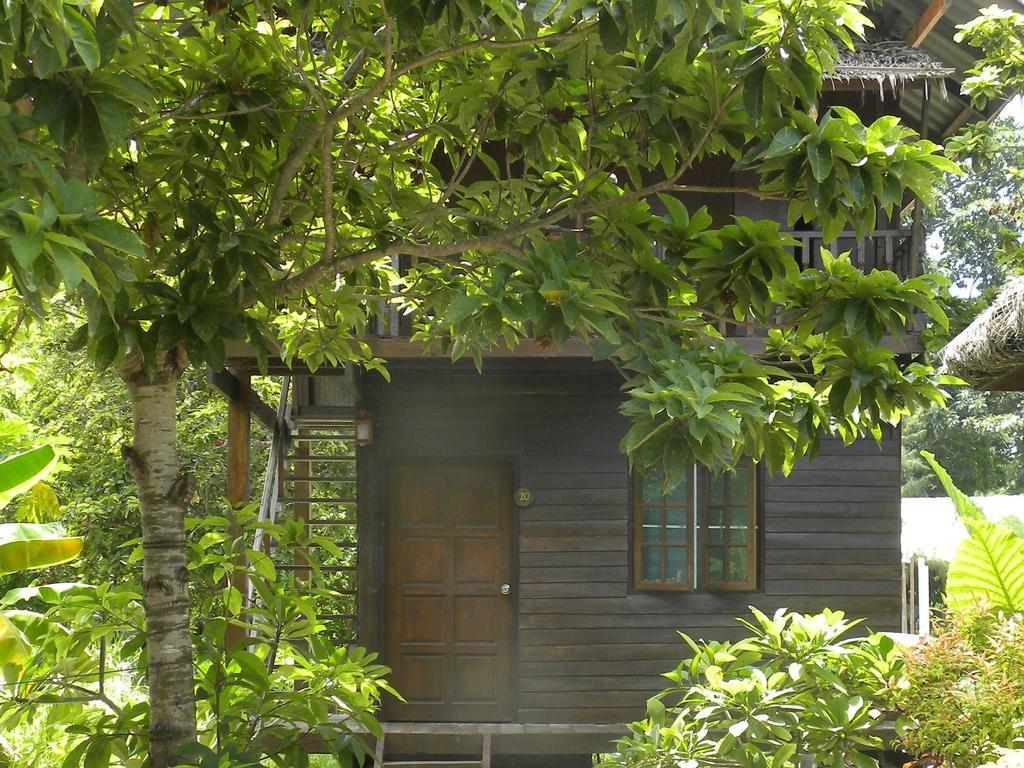 Blue Tribes Garden Beach Resort Koh Lipe Esterno foto